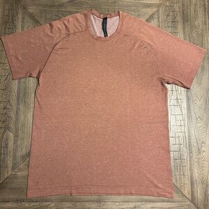 Lululemon Mens Cosmic Shift Metal Vent Tech T-Shirt 2.0 Terracotta
Size XL
